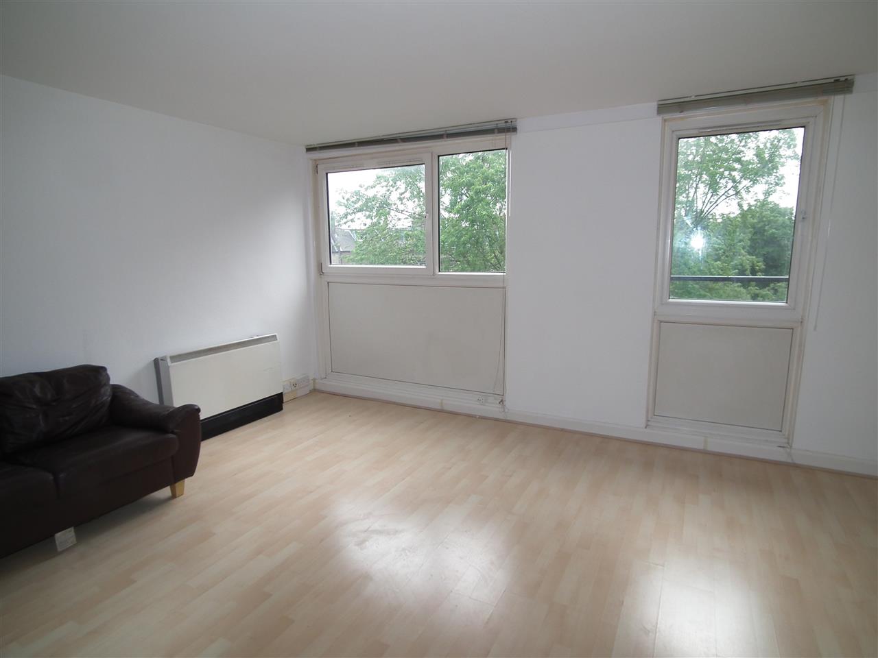 2 bed flat to rent in Crayford Road 1