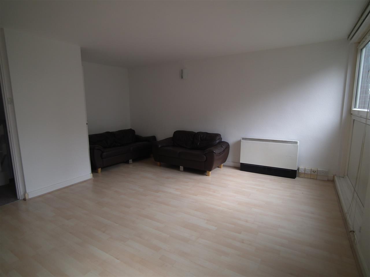 2 bed flat to rent in Crayford Road 2