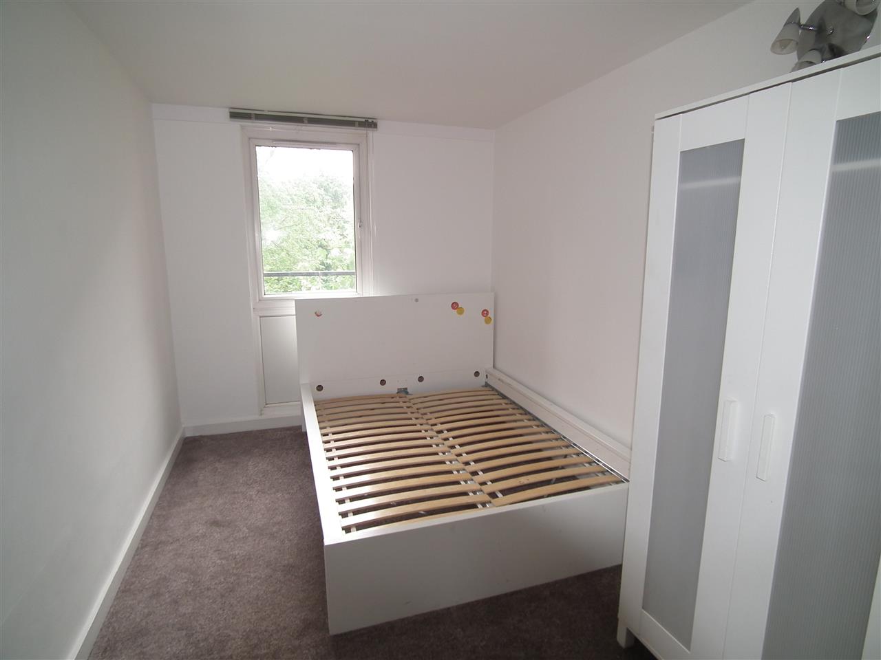 2 bed flat to rent in Crayford Road 5
