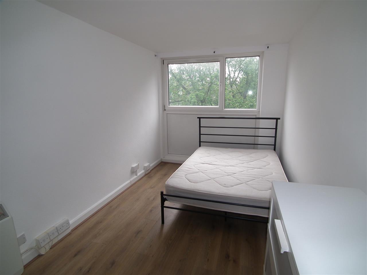 2 bed flat to rent in Crayford Road 6