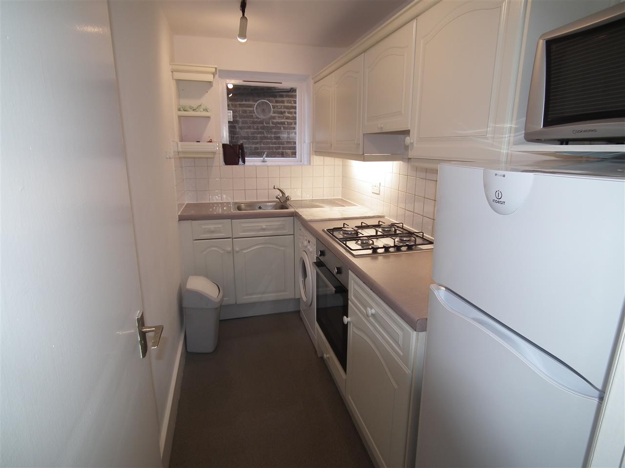 2 bed flat to rent in Anson Road 6