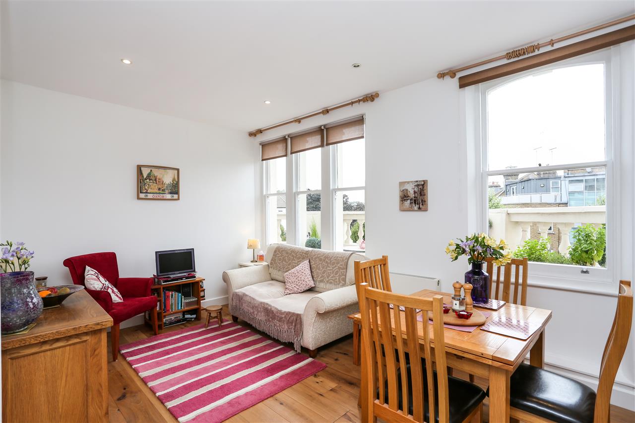 2 bed flat for sale in Brecknock Road 0