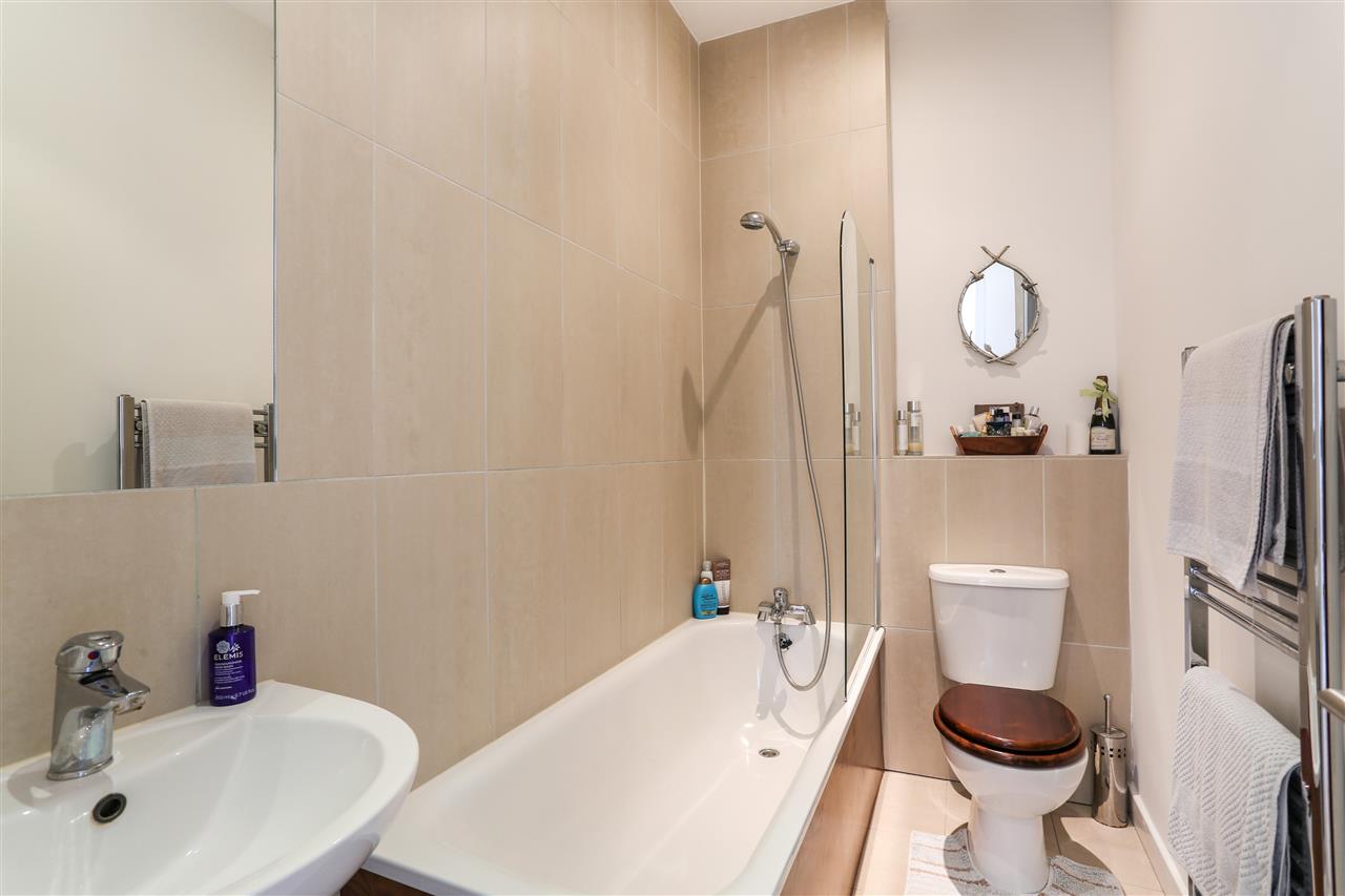 2 bed flat for sale in Brecknock Road  - Property Image 7