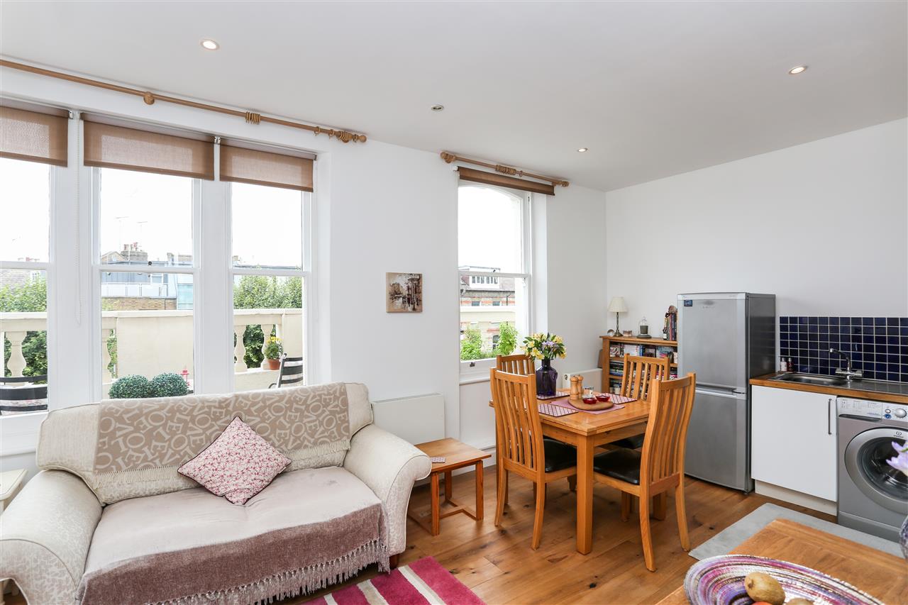 2 bed flat for sale in Brecknock Road 8