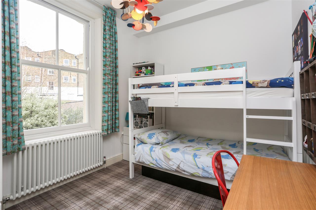 3 bed flat for sale in Southcote Road 8