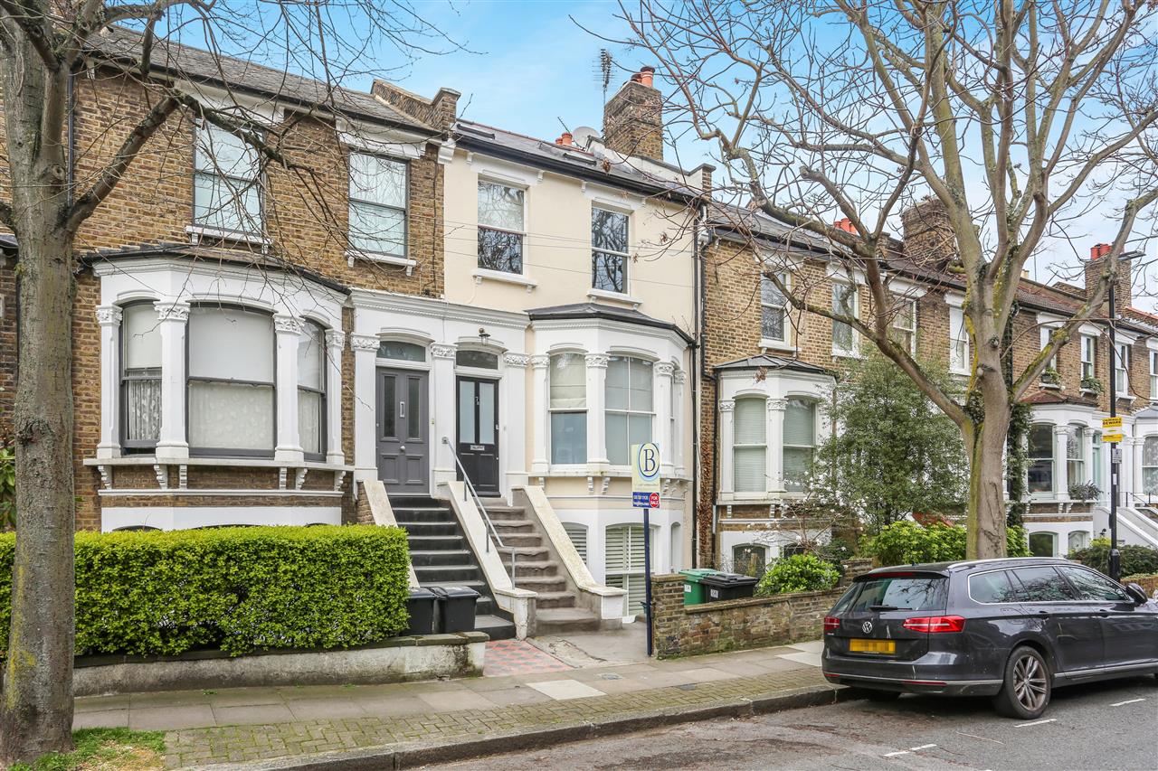 3 bed flat for sale in Southcote Road 13