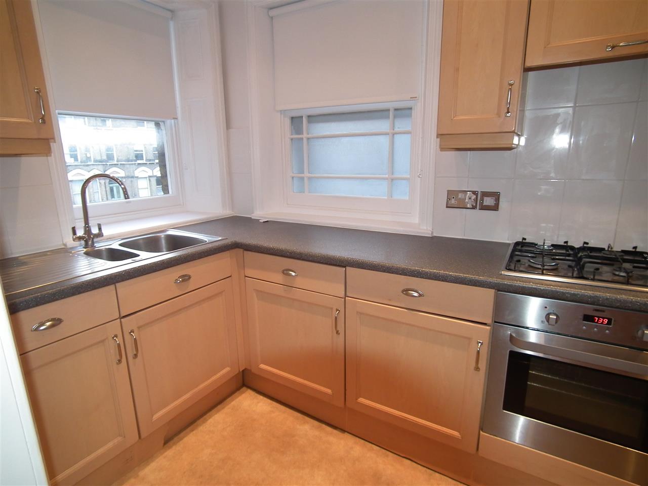 2 bed flat to rent in Fitzjohns Avenue 4