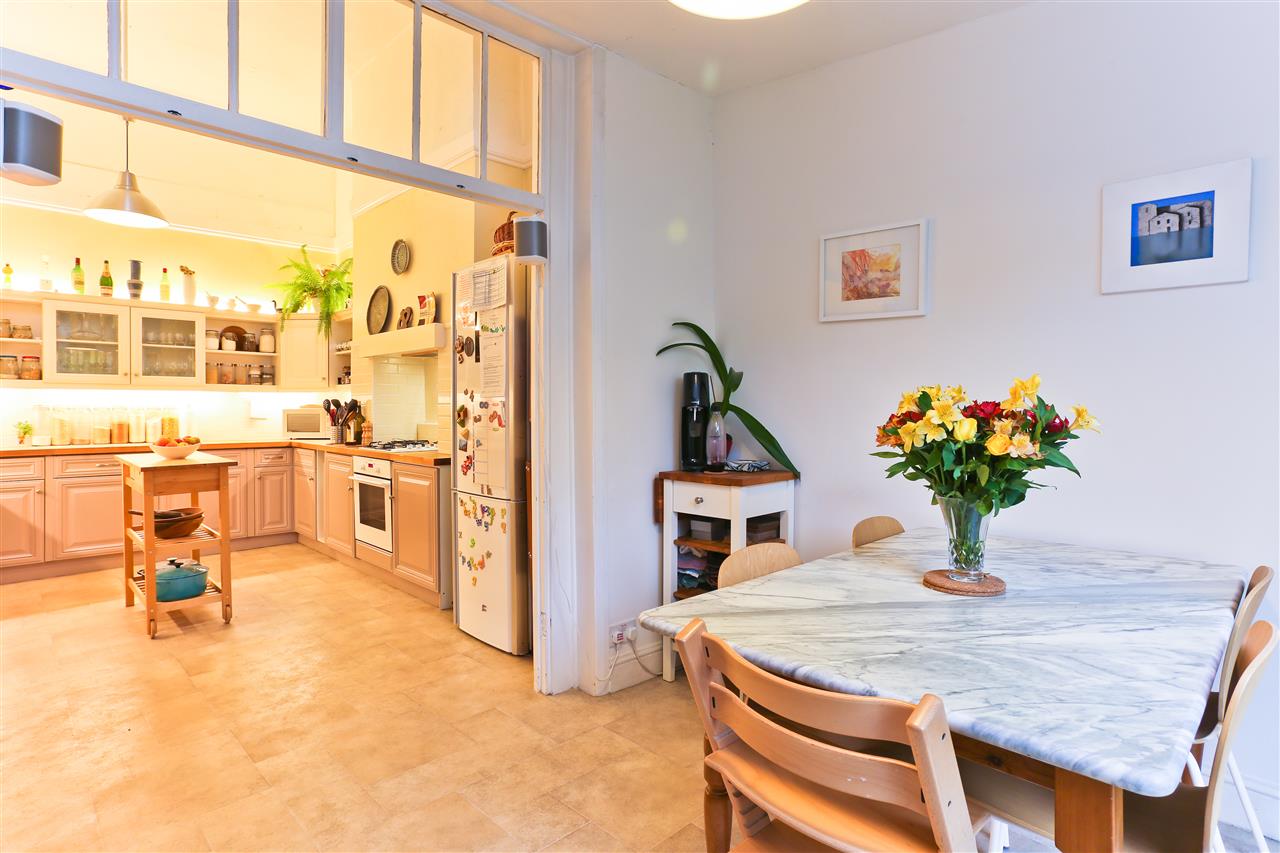 2 bed flat for sale in Fairmead Road  - Property Image 10
