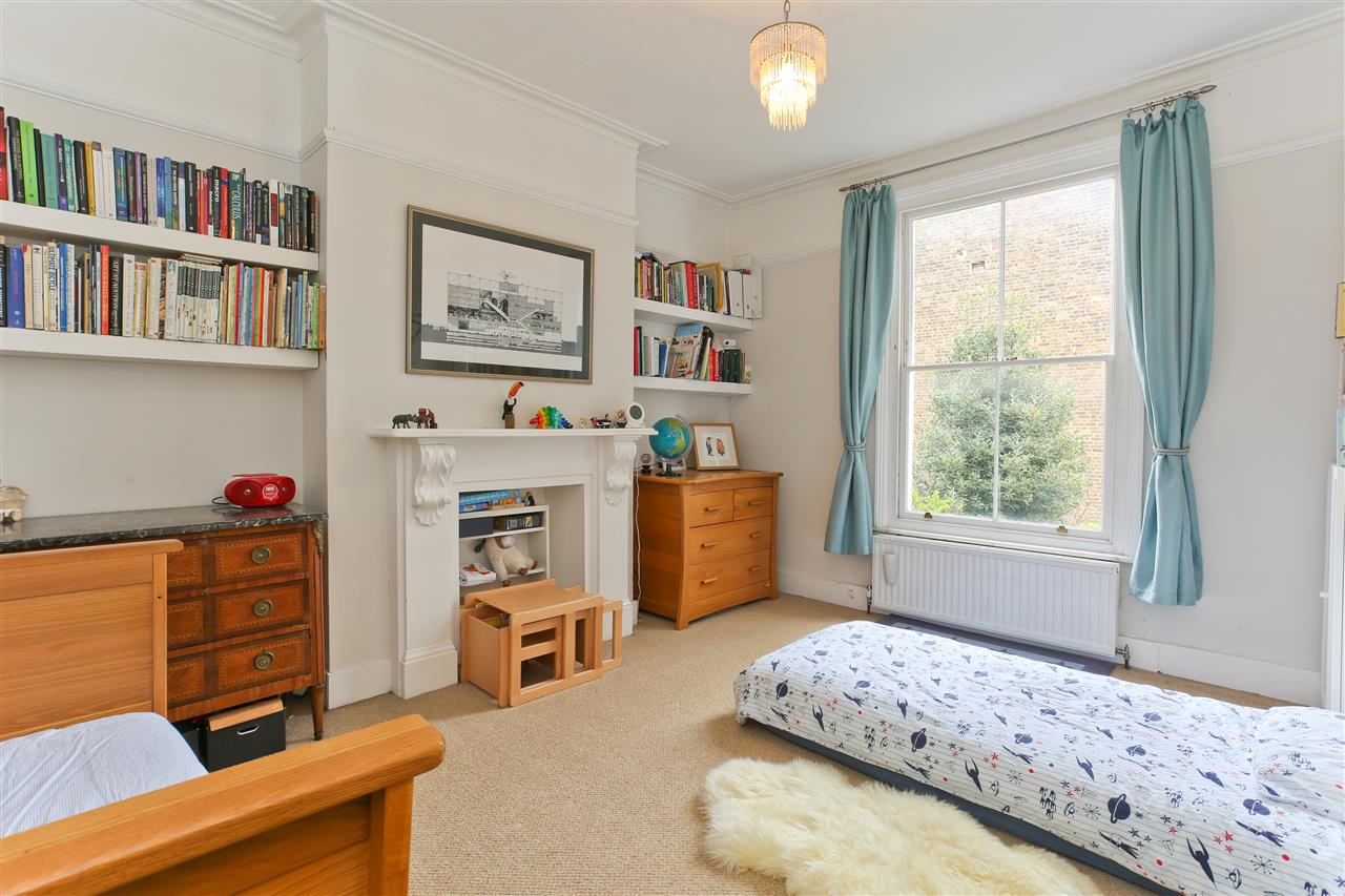 2 bed flat for sale in Fairmead Road  - Property Image 12