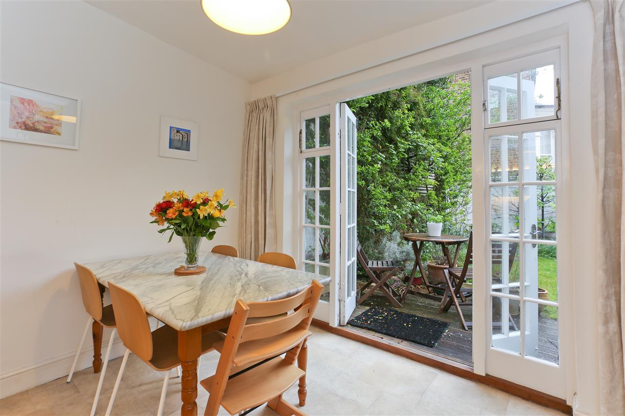 2 bed flat for sale in Fairmead Road 12