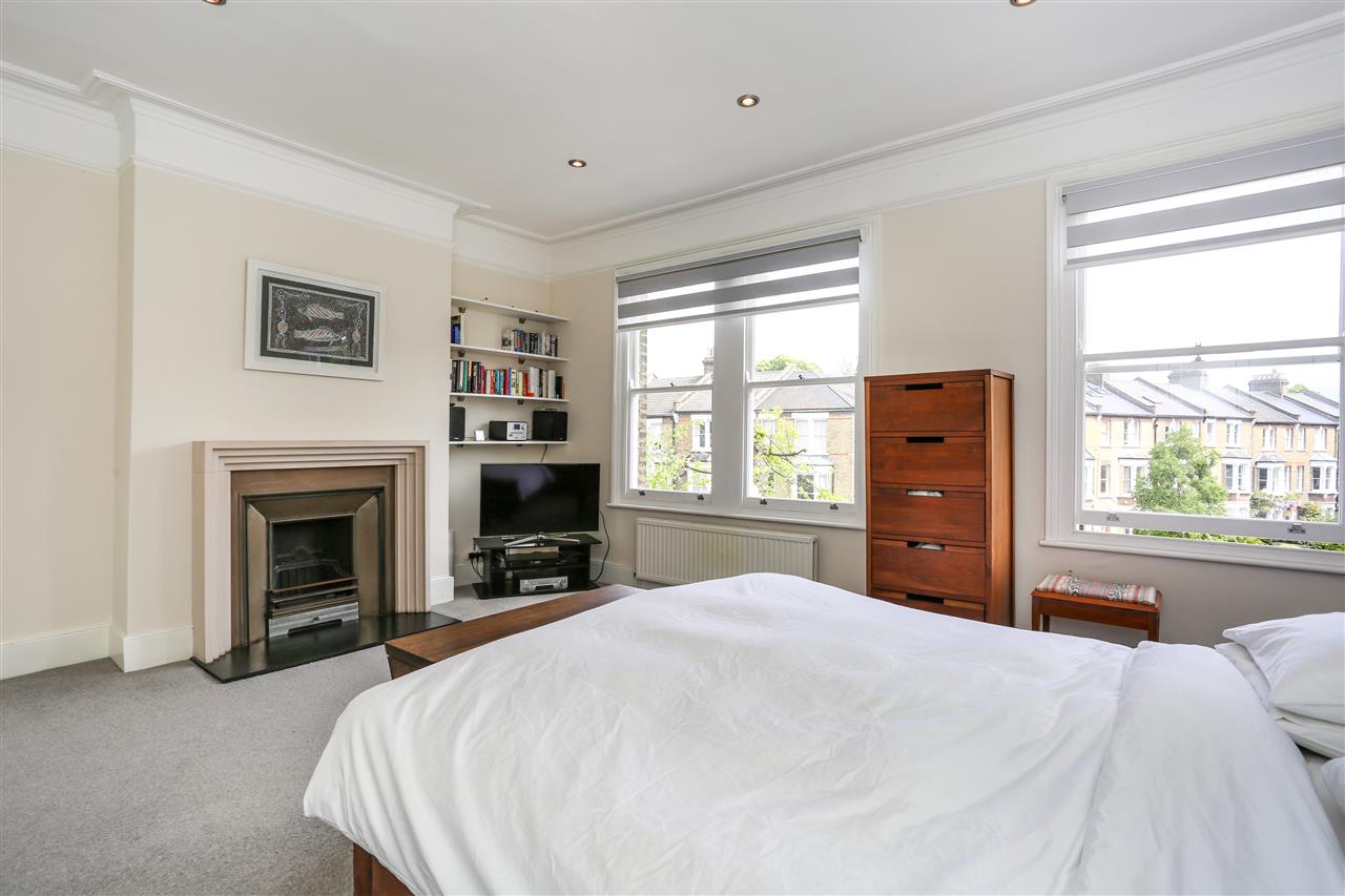 4 bed house for sale in Huddleston Road  - Property Image 8