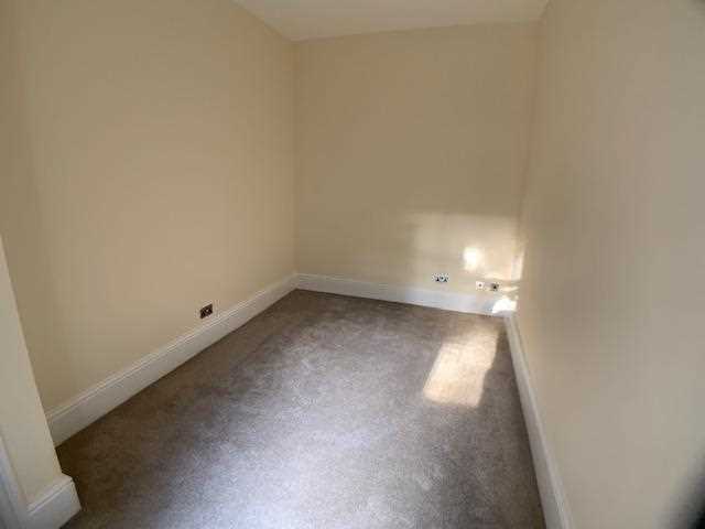 2 bed flat to rent in Muswell Hill Road 6
