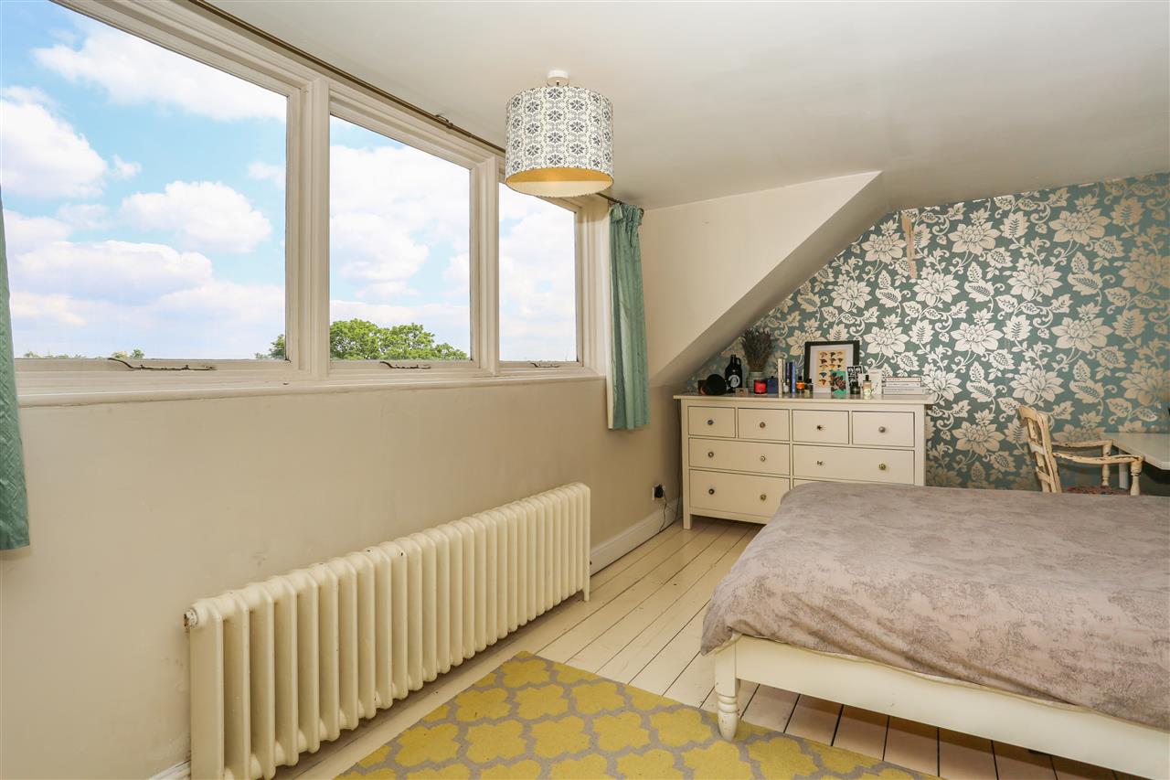 2 bed flat for sale in Ospringe Road 4