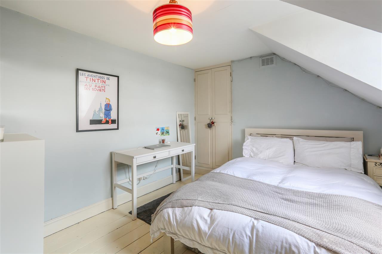 2 bed flat for sale in Ospringe Road 8