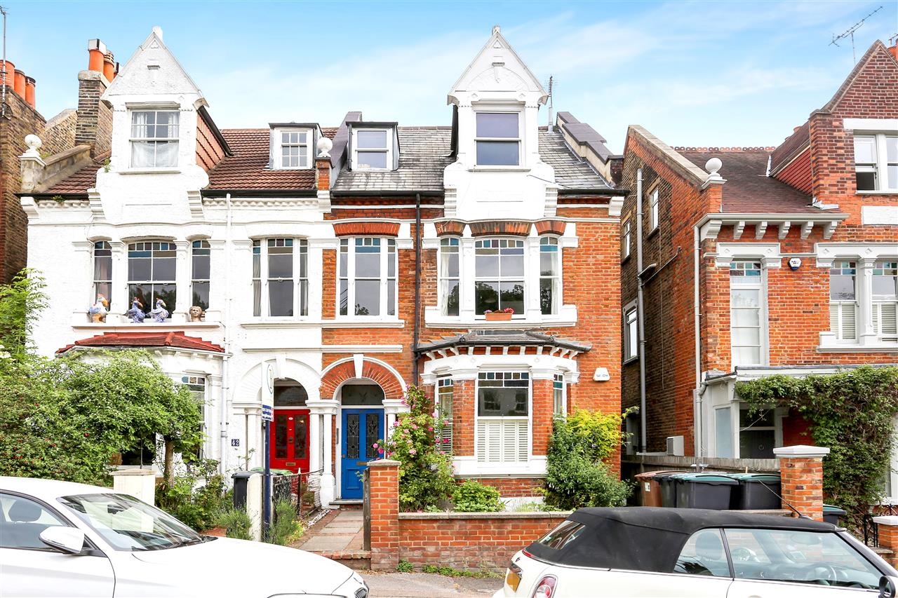 A beautiful home on a quiet residential street, just steps away from the Parkland Walk nature reserve. <BR><BR>Welcoming you in from the hallway, this split-level apartment has a generously-sized lounge which looks out onto the private garden space and greenery in the surrounding area. As you ...