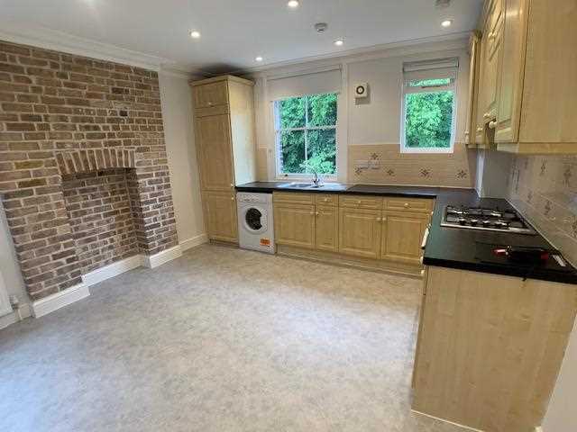 2 bed flat to rent in Muswell Hill Road 0