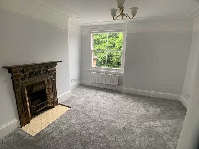 2 bed flat to rent in Muswell Hill Road 2