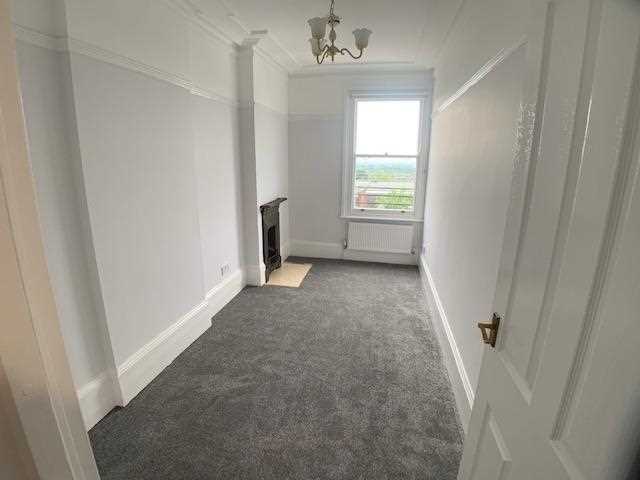 2 bed flat to rent in Muswell Hill Road 3