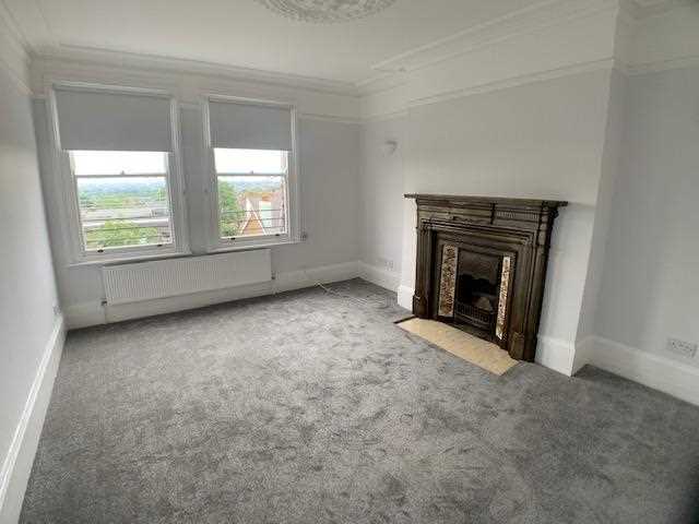 2 bed flat to rent in Muswell Hill Road 4
