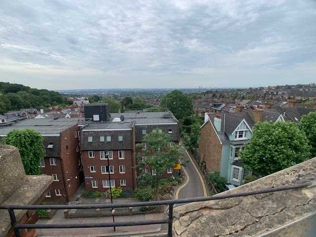 2 bed flat to rent in Muswell Hill Road 5