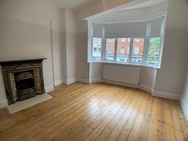 4 bed flat to rent in Alexandra Park Road 2