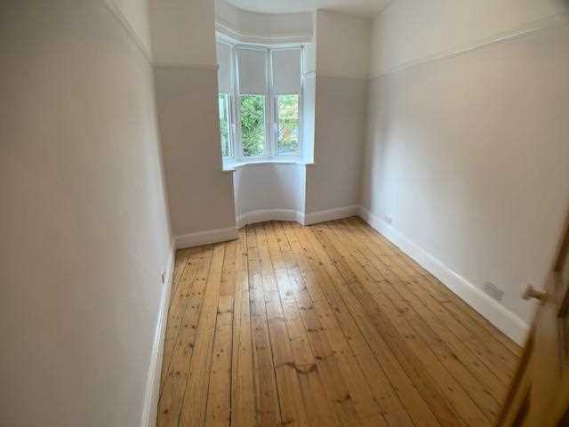 4 bed flat to rent in Alexandra Park Road 4