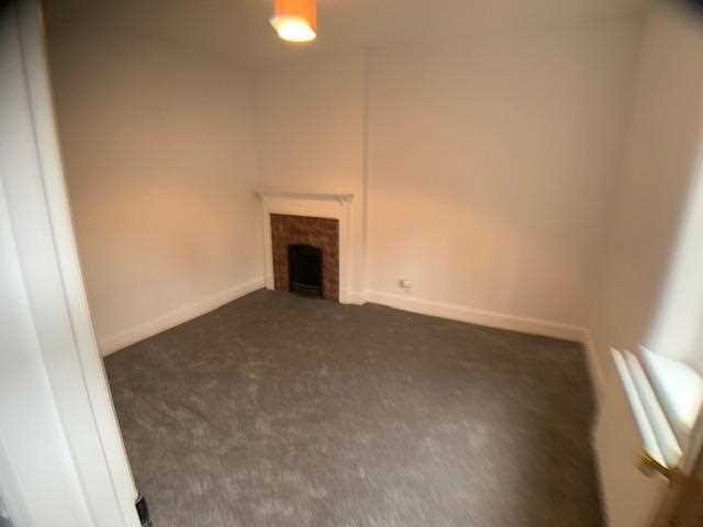 2 bed flat to rent 3
