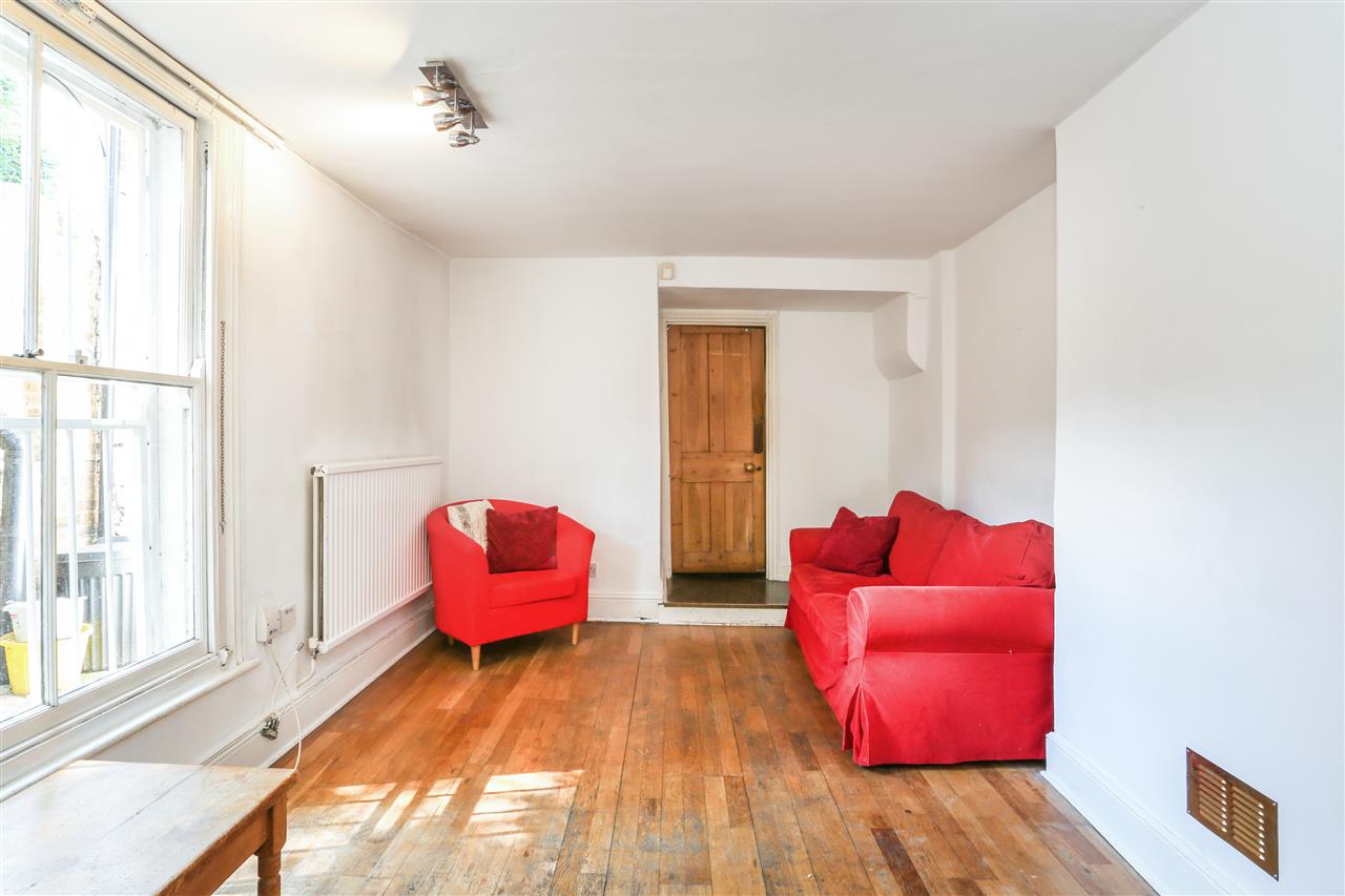 3 bed flat for sale in Brecknock Road  - Property Image 4