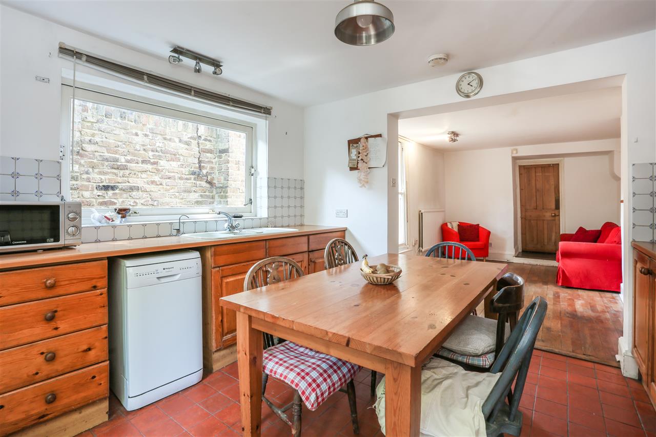 3 bed flat for sale in Brecknock Road 4