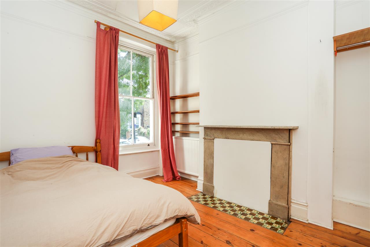 3 bed flat for sale in Brecknock Road 7