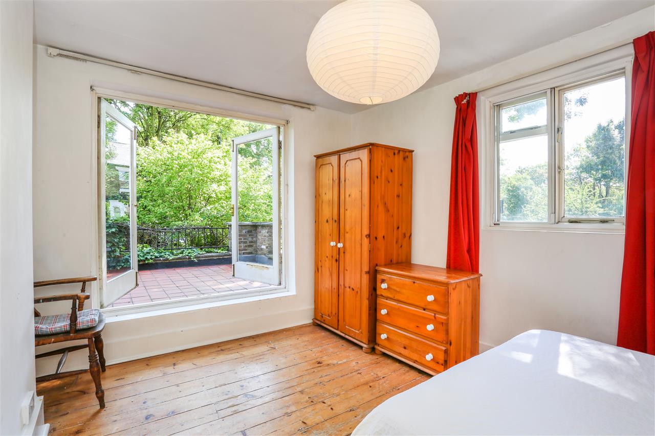 3 bed flat for sale in Brecknock Road 8