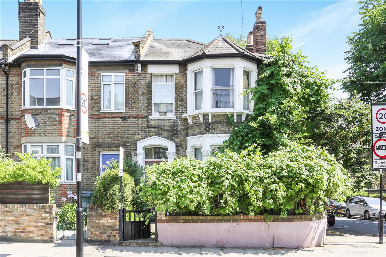 3 bed flat for sale in Brecknock Road 12