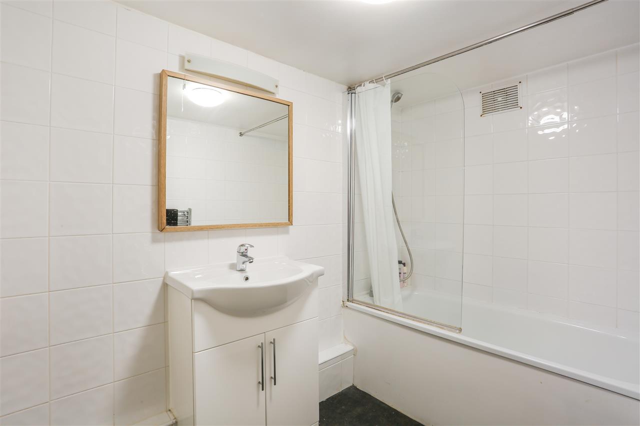 3 bed flat for sale in Brecknock Road 14