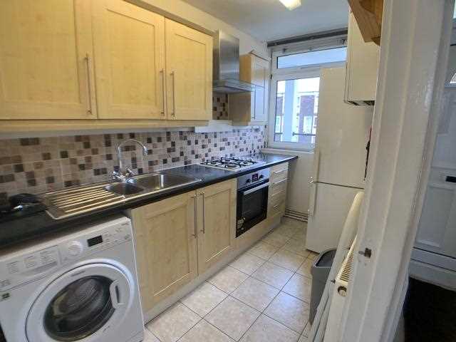 4 bed flat to rent in Kiln Place 2