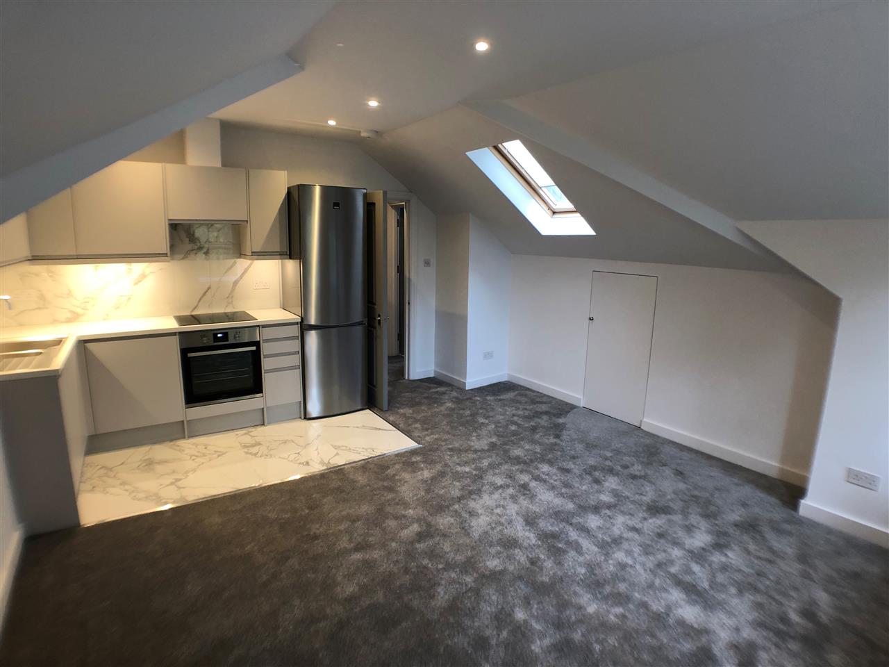 RENT FIXED FOR TWO YEARS & AVAILABLE IMMEDIATELY! A brand new lovely modern conversion on the top floor (3rd) of a lovely period building, the flat consists of One large double bed, bathroom and open plan kitchen/reception room. The flat is full of character being built into the loft with ...