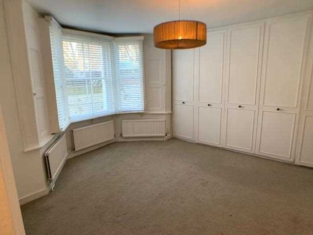 2 bed flat to rent in Tufnell Park Road 1