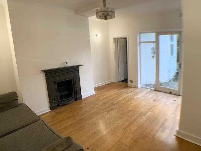 2 bed flat to rent in Tufnell Park Road 3