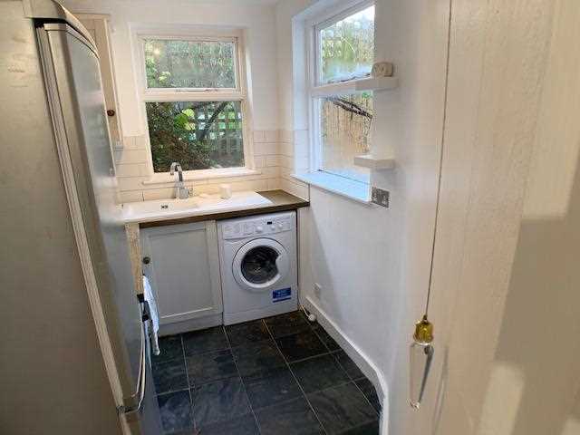 2 bed flat to rent in Tufnell Park Road 6