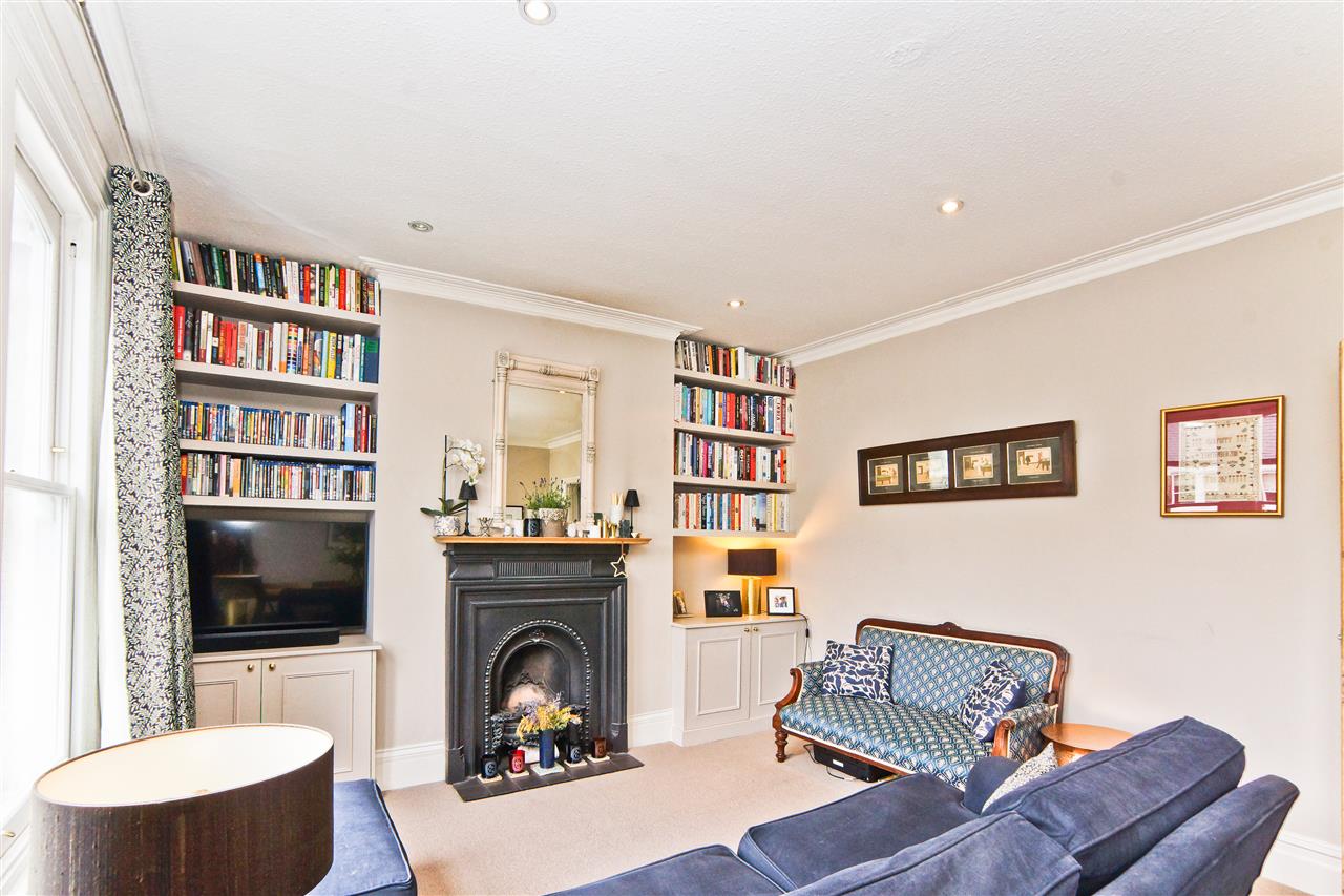 2 bed maisonette for sale in Tufnell Park Road  - Property Image 3
