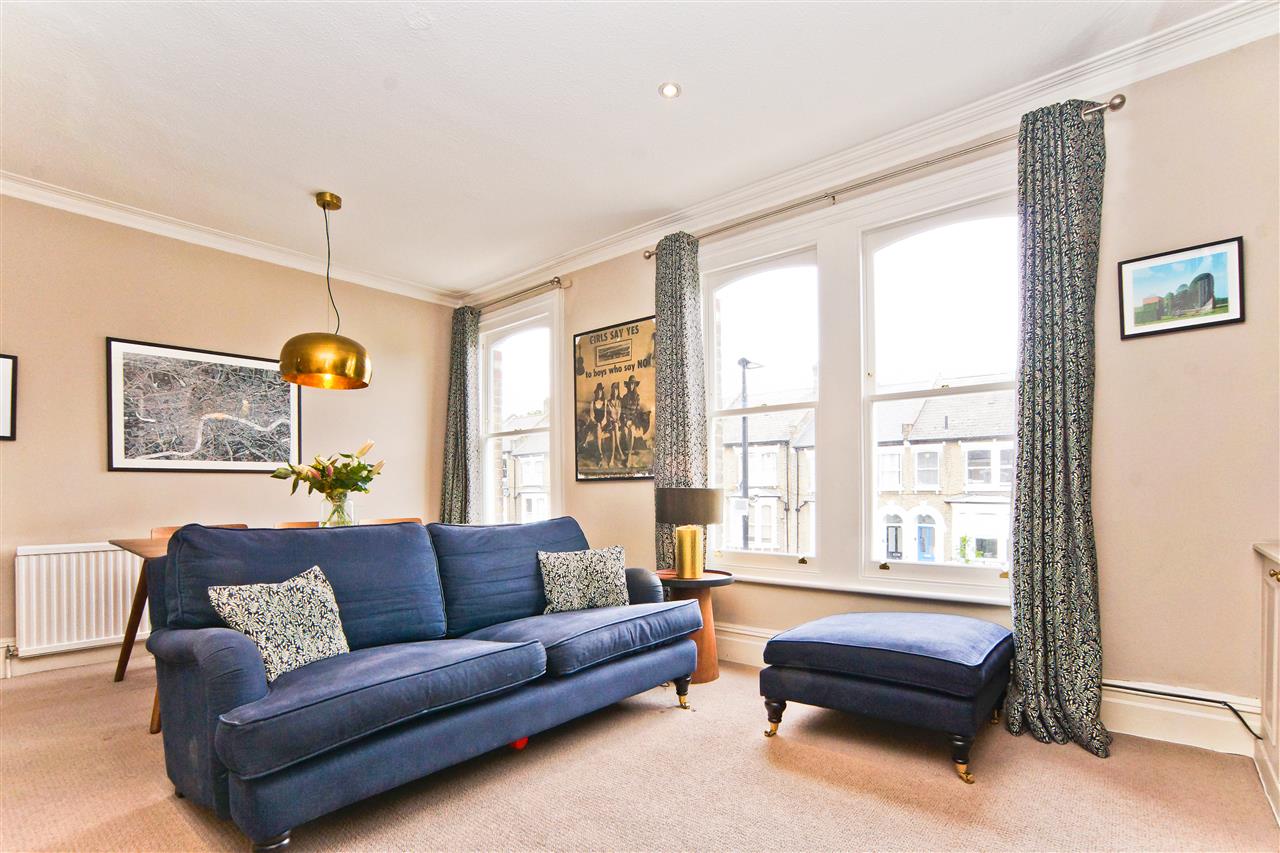 2 bed maisonette for sale in Tufnell Park Road  - Property Image 4
