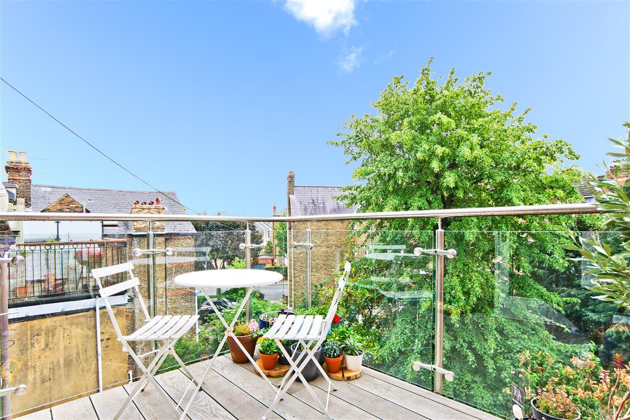 2 bed maisonette for sale in Tufnell Park Road  - Property Image 8