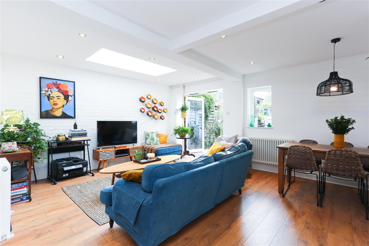 CHAIN FREE! An immaculately presented and contemporary extended ground floor garden apartment situated in a highly sought after location within close proximity to Kentish Town's multiple shopping and transport facilities including (Northern Line) underground and overground stations as well as ...