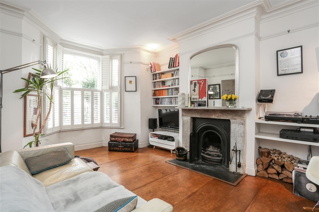 CHAIN FREE! An extremely well presented, characterful and  extended (approximately 1645 Sq Ft / 153 Sq M including restricted head height areas and eaves storage) terraced Victorian house situated in a highly sought after location that is within close proximity to local shops, Tufnell Park ...
