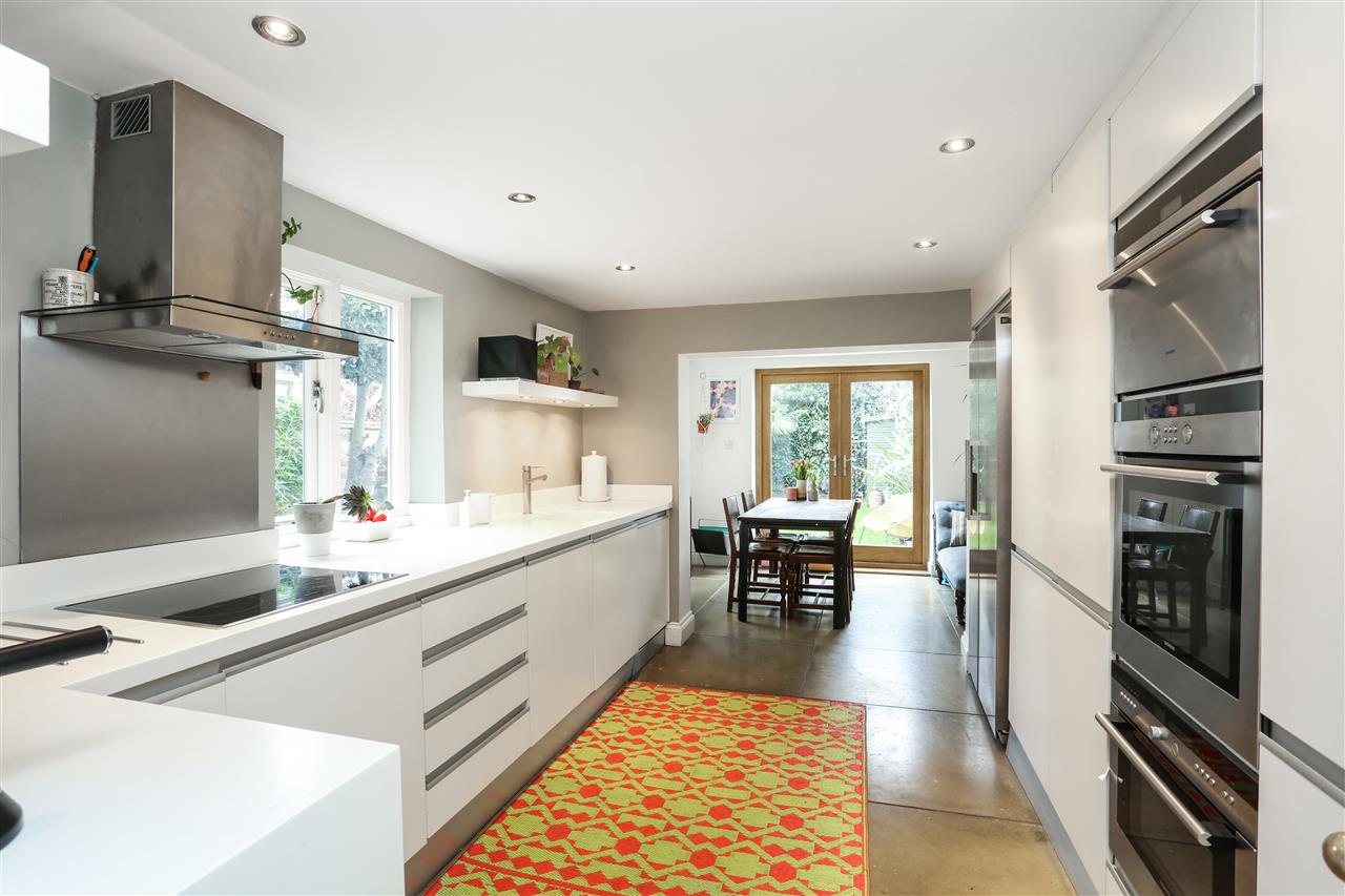 4 bed house for sale in Yerbury Road 1