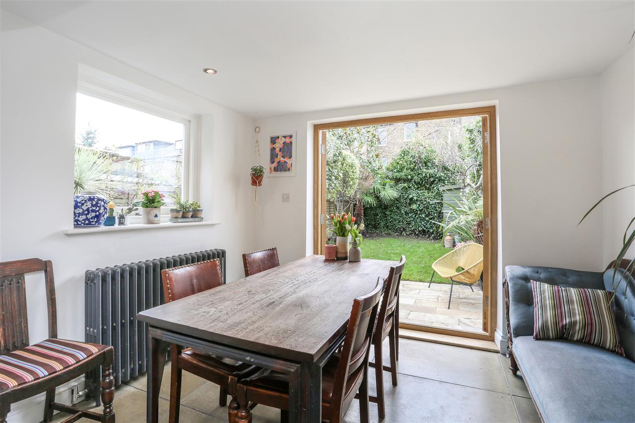 4 bed house for sale in Yerbury Road 5
