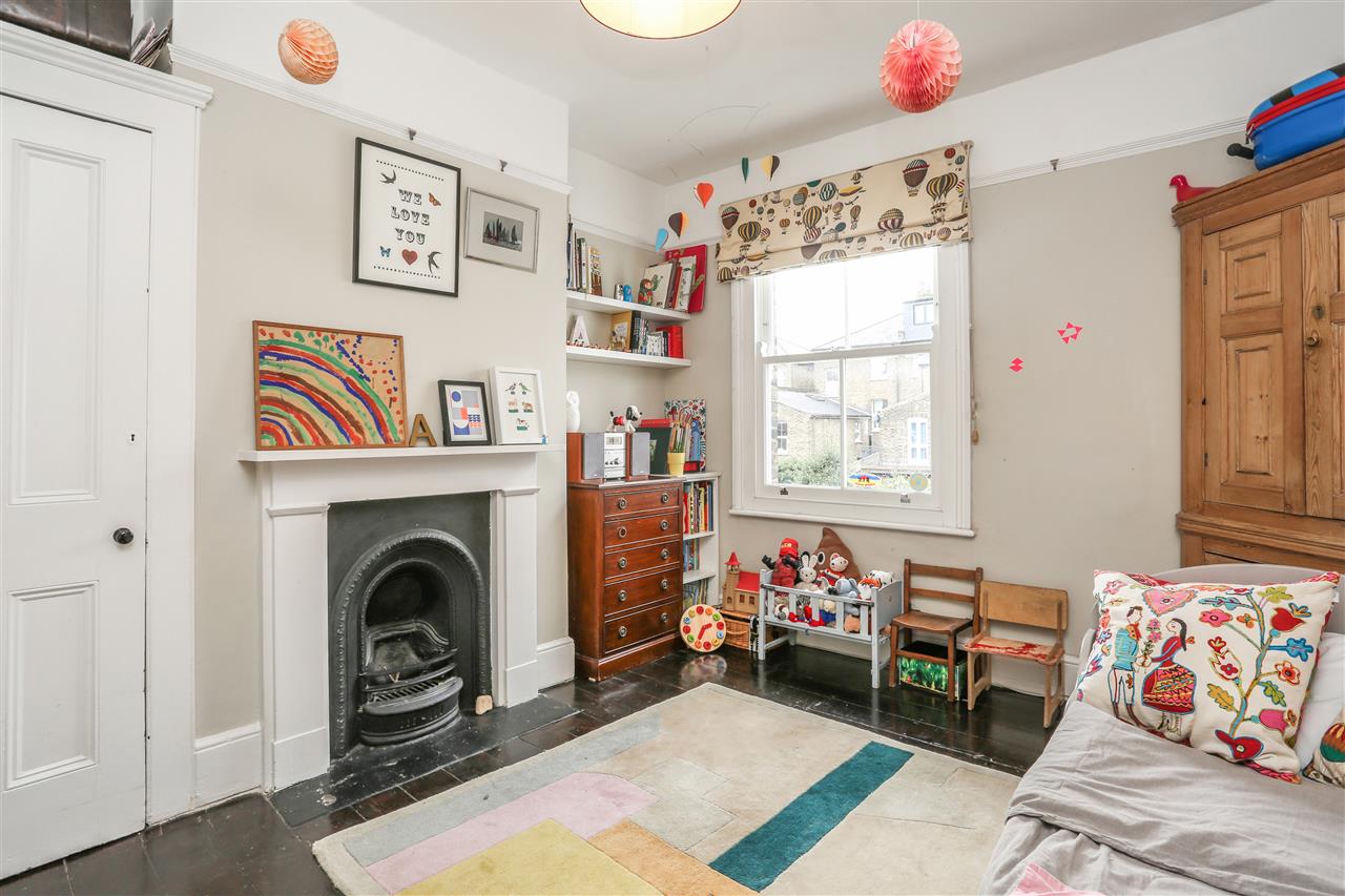 4 bed house for sale in Yerbury Road 12