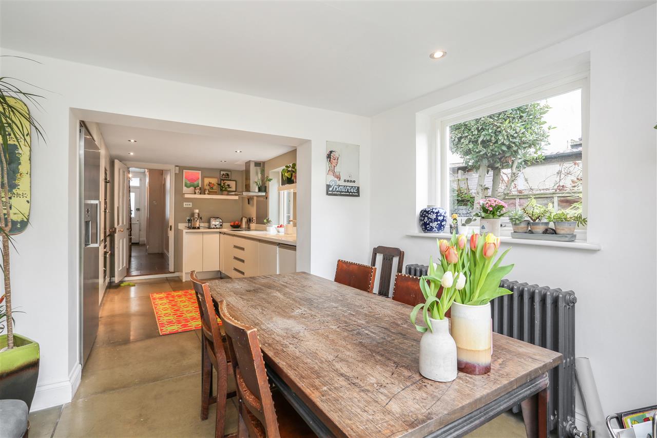 4 bed house for sale in Yerbury Road 16