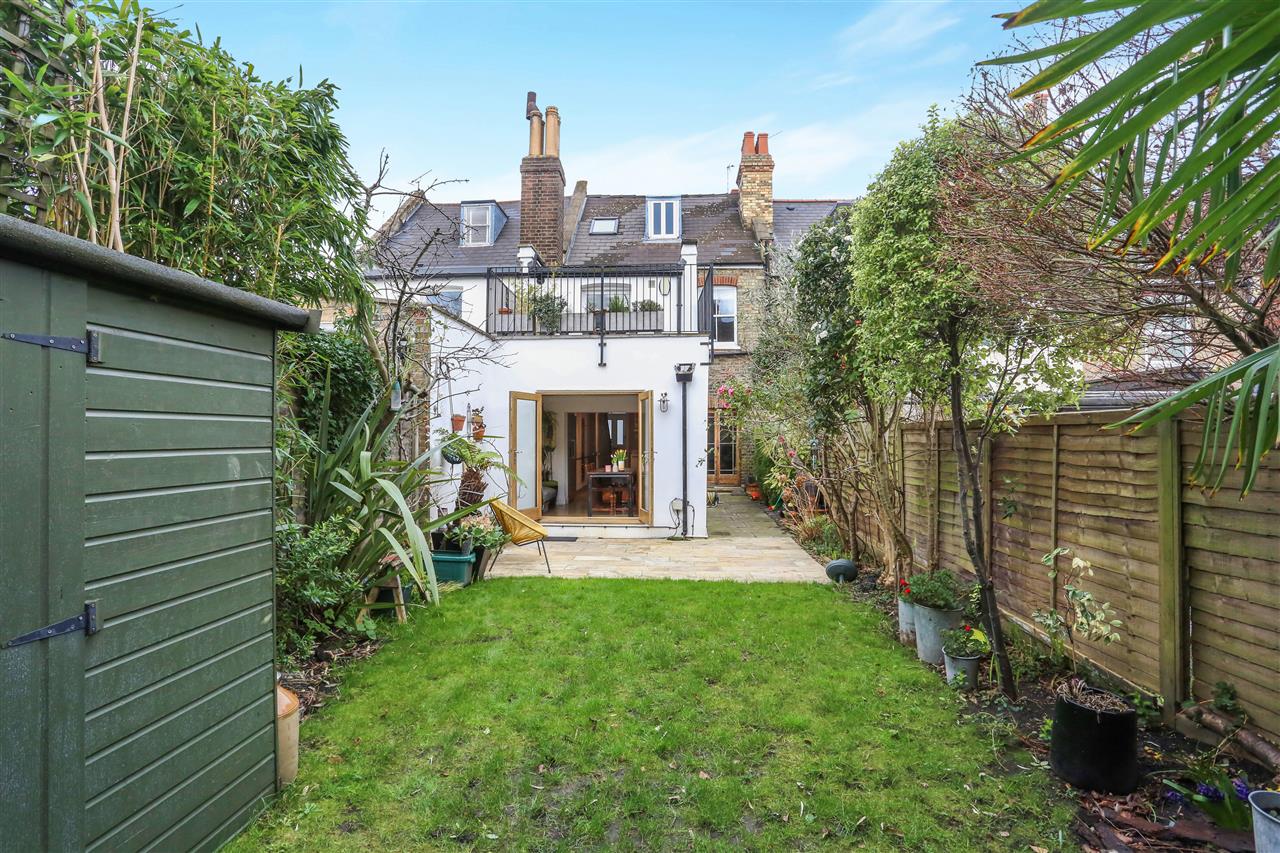 4 bed house for sale in Yerbury Road 19