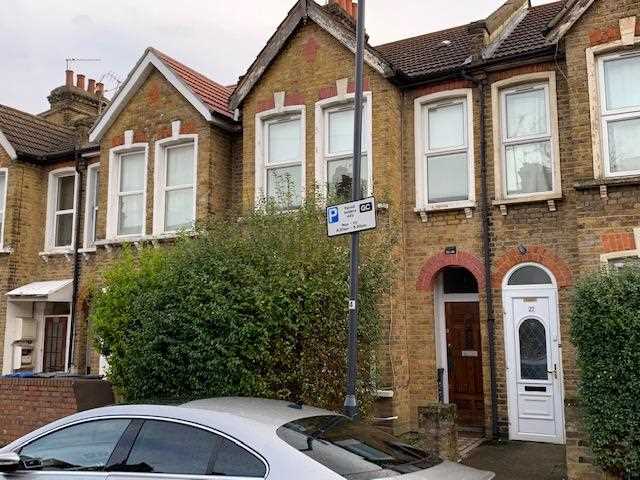 AVAILABLE IMMEDIATELY & WITH AN ALTERNATIVE DEPOSIT OPTION.<BR>A mid terraced house located on a quiet residential turning only a short walk from High Road, Willesden and equal distance to Dollis Hill and Willesden Green underground stations. The accommodation comprises of three bedrooms, a ...