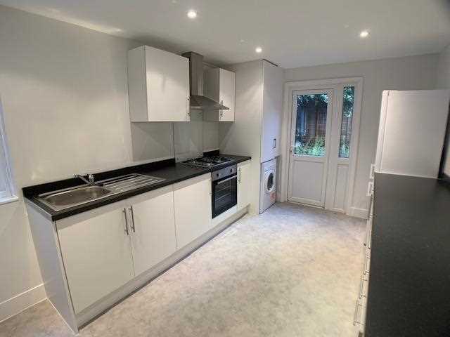 3 bed house to rent in Sandringham Road 4